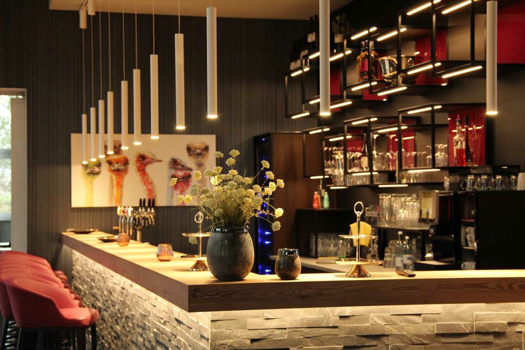 Blick an die Bar im Privat & Boutique Hotel Lenz in Fünfseen