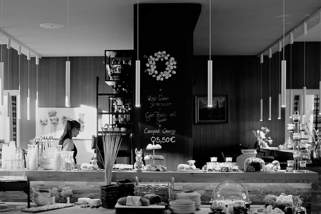 Blick auf das Frühstücksbuffet im Privat & Boutique Hotel Lenz in Fünfseen