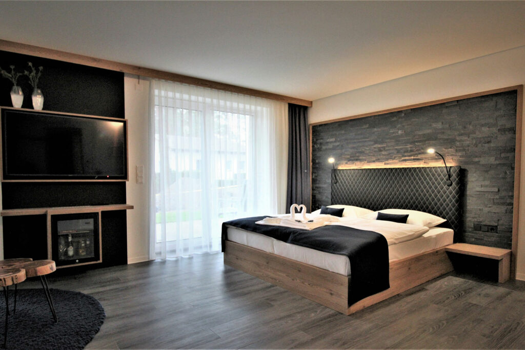 Blick in das Doppelzimmer der Juniorensuite im Privat & Boutique Hotel Lenz in Fünfseen