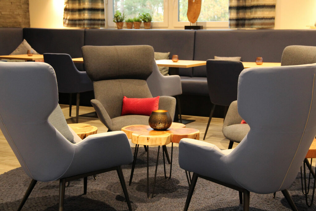 Blick in die Lounge im Privat & Boutique Hotel Lenz in Fünfseen