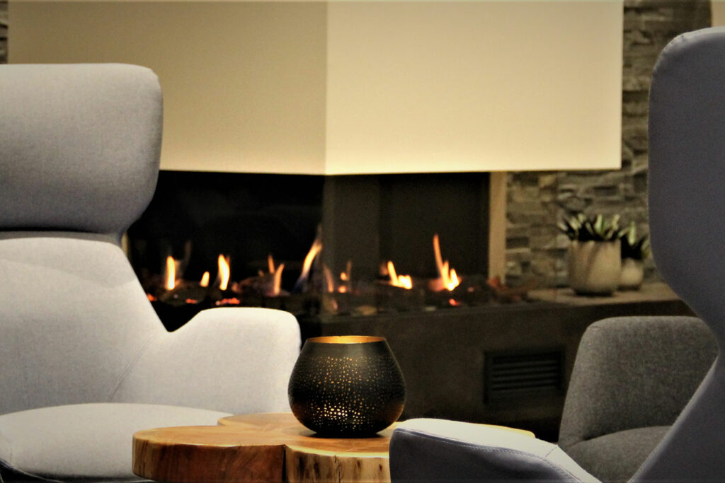 Blick in die Lounge im Privat & Boutique Hotel Lenz in Fünfseen